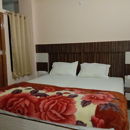 Adb Rooms Hotel De Pal Waranasi Zewnętrze zdjęcie
