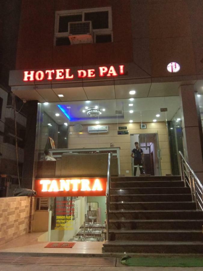 Adb Rooms Hotel De Pal Waranasi Zewnętrze zdjęcie